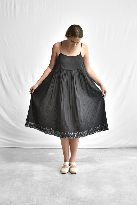 GATHERED SLIP_673/SC/43_SCALLOPED.M.EM